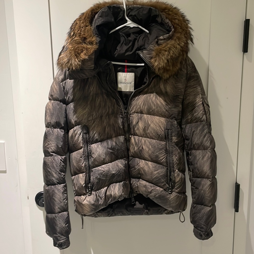 Moncler Puffer Jacket in Perfect Condition - Coyote Fur on Hood - Mens Size 2